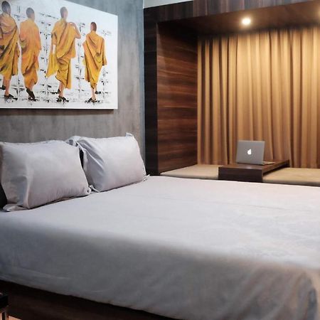 Lavenderbnb Room 2 At Uttara The Icon Apartment Джокякарта Екстериор снимка